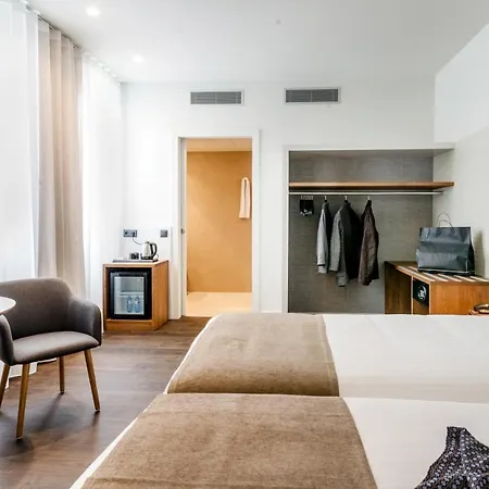 Peninsular Hotel 3*