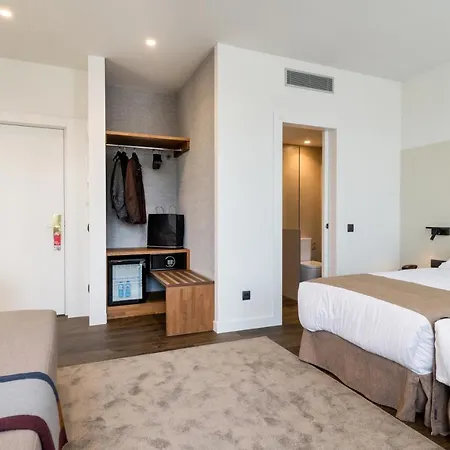 Peninsular Hotel 3*