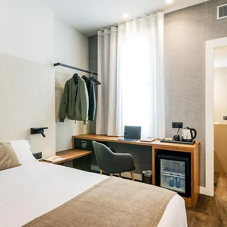 Peninsular Hotel 3*