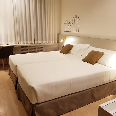 Peninsular Hotel 3*
