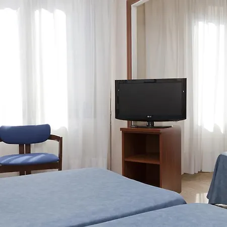 Peninsular Hotel 3*