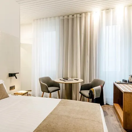 Peninsular Hotel 3*