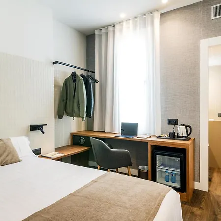 Peninsular Hotel 3*