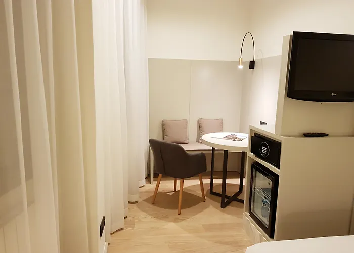 Peninsular Szálloda Girona